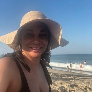 Meet your Posher, Ava